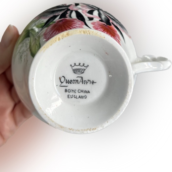 🎈2/$30 - QUEEN ANNE Fine Bone China Teacup & Saucer Set. Made in England. - Picture 5 of 6